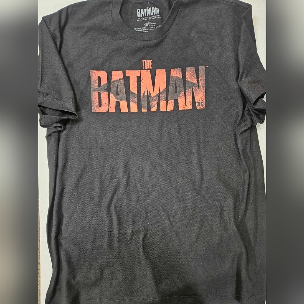 Batman T-Shirt Mens XL‎ Black Red DC Comics Movie Inspired Graphic Casual Tee